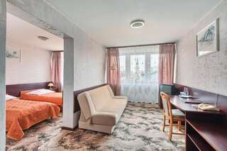 Отель Hotel Renesans Замосць Двухместный номер эконом-класса с 2 отдельными кроватями-2