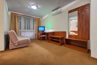Отель Hotel Renesans Замосць Стандартный двухместный номер с 2 отдельными кроватями-5