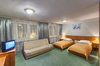 Отель Hotel Renesans Замосць Двухместный номер эконом-класса с 2 отдельными кроватями-4